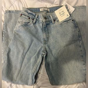 Abercrombie low rise straight jean
